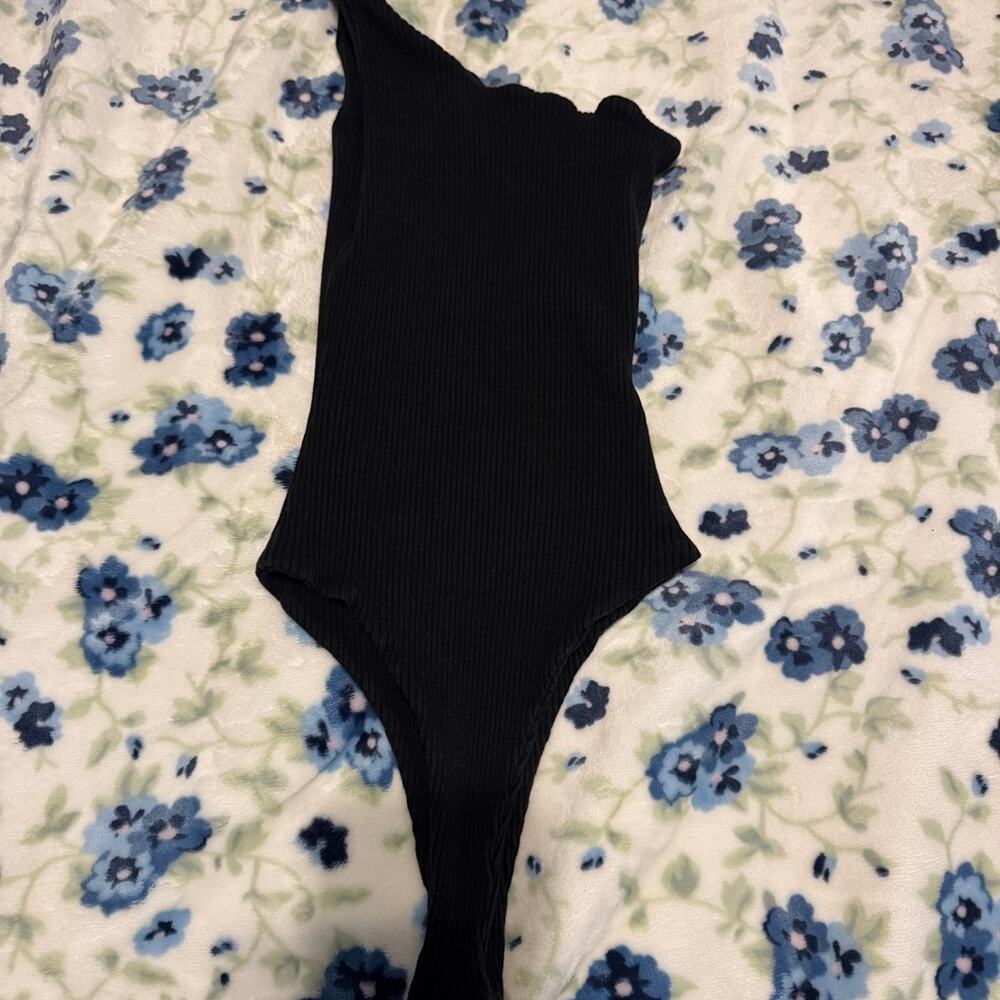 Princess Polly bodysuit size 4